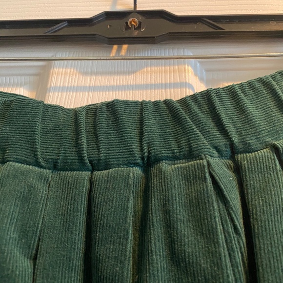 Susan Bristol Green Skirt. - Picture 2 of 8